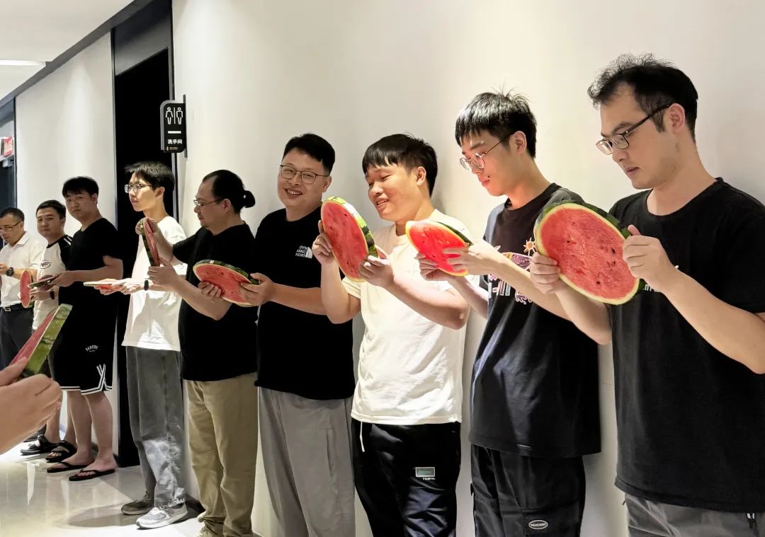 众里吃瓜千百度，，，，蓦然回首，，，，瓜已入腹最深处_公司动态_网站建设_APP开发_星空娱乐科技-专注高端品牌网站建设一站式定制|杭州微信小程序开发