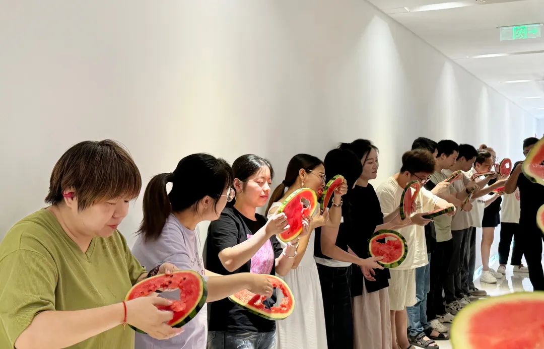 众里吃瓜千百度，，，，蓦然回首，，，，瓜已入腹最深处_公司动态_网站建设_APP开发_星空娱乐科技-专注高端品牌网站建设一站式定制|杭州微信小程序开发