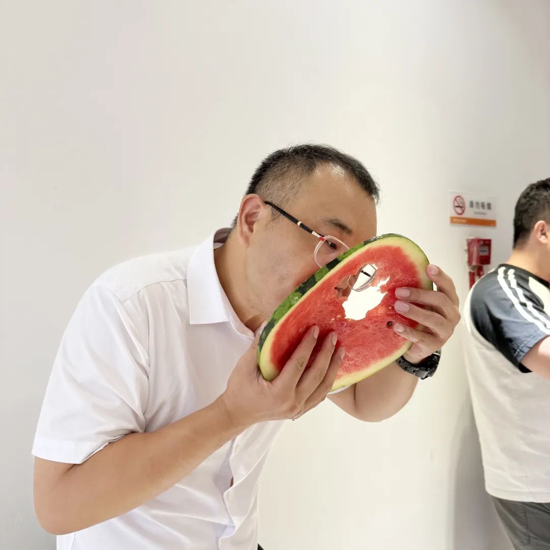 众里吃瓜千百度，，，，蓦然回首，，，，瓜已入腹最深处_公司动态_网站建设_APP开发_星空娱乐科技-专注高端品牌网站建设一站式定制|杭州微信小程序开发