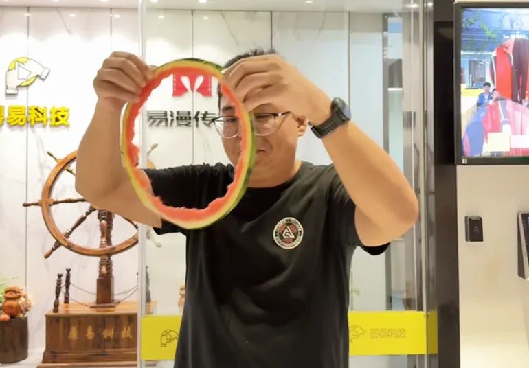 众里吃瓜千百度，，，，蓦然回首，，，，瓜已入腹最深处_公司动态_网站建设_APP开发_星空娱乐科技-专注高端品牌网站建设一站式定制|杭州微信小程序开发